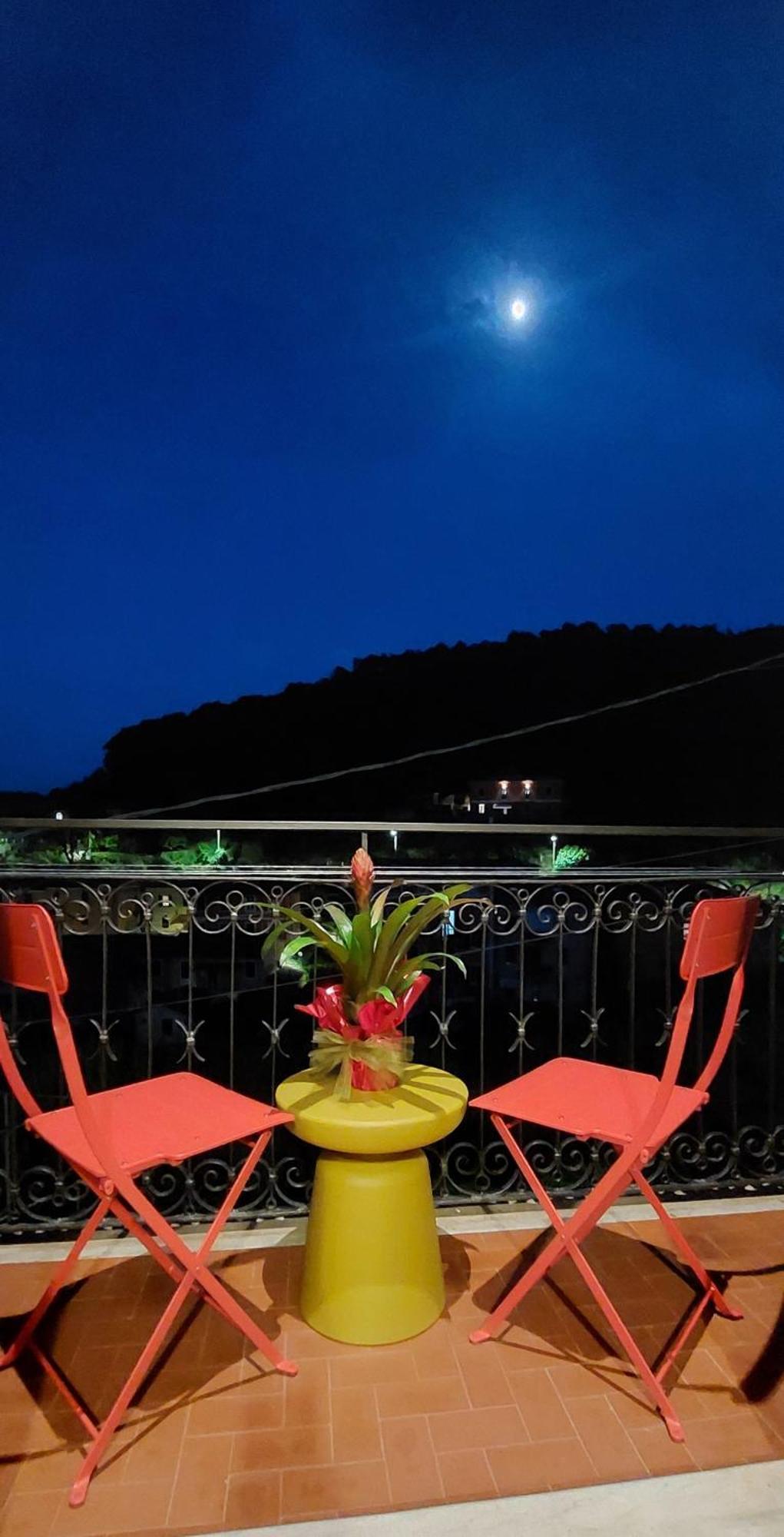 Moderno Appartamento Vista Mare, Con Parcheggio Privato Портовенере Экстерьер фото